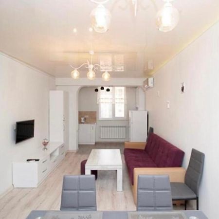 Excellent Apartment In The Republic Square Pushkin 3 Erevan Esterno foto
